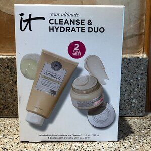 It Cosmetics Confidence in a Cream and Cleanser!! Brand new!